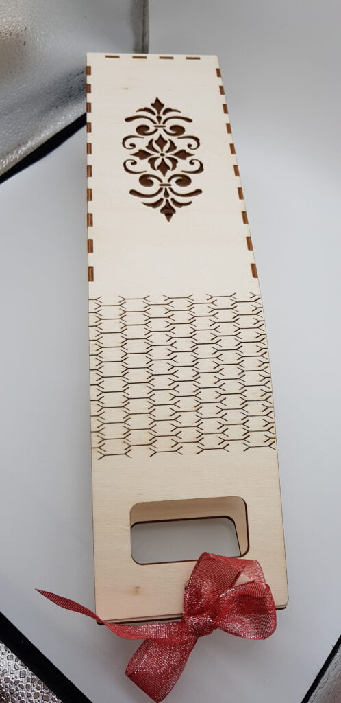 Scatola taglio Laser, legno con lavorazione/ decorazione